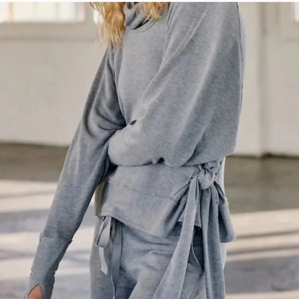 Free People Gray Movement Flow Long Sleeve Raw Hem Athletic Pullover - Picture 10 of 10